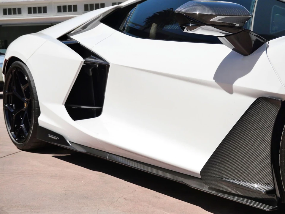 2024 Lamborghini Revuelto - Image 18 of 31