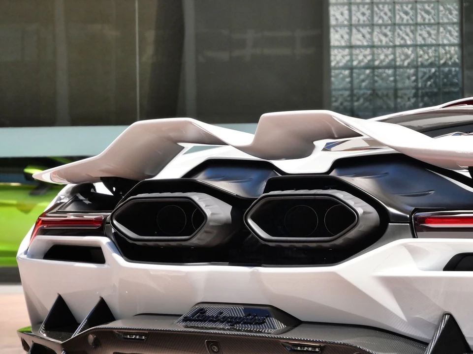 2024 Lamborghini Revuelto - Image 17 of 31