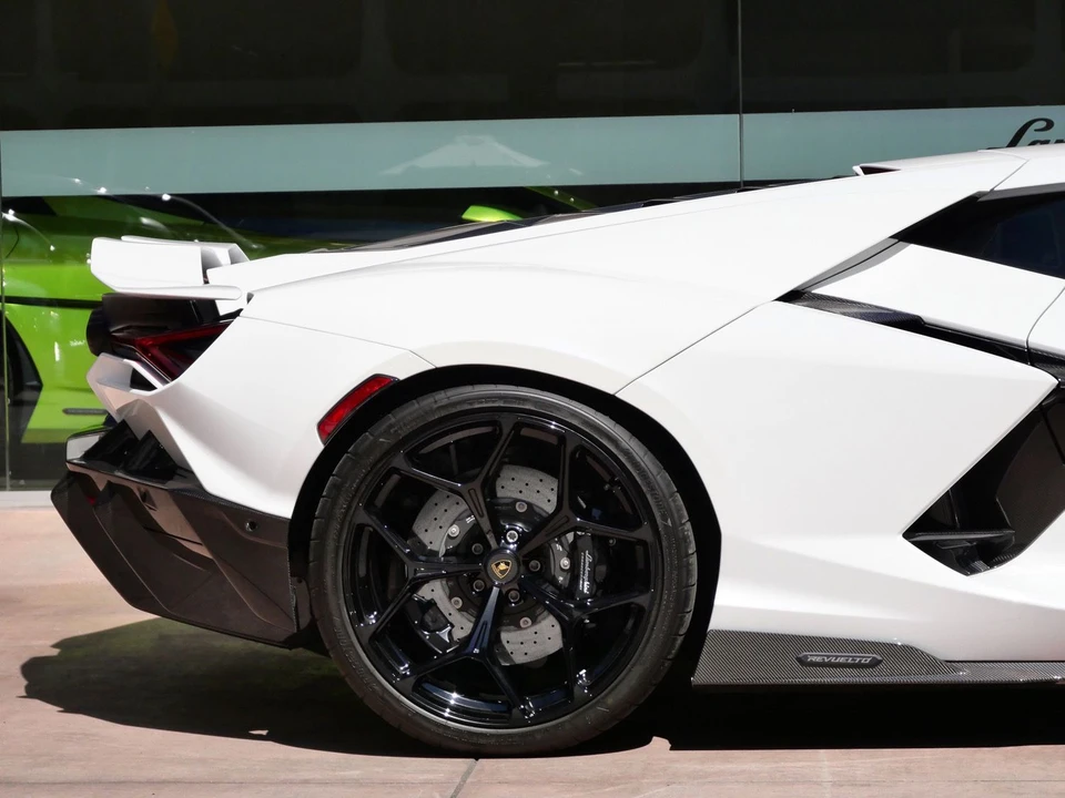 2024 Lamborghini Revuelto - Image 20 of 31