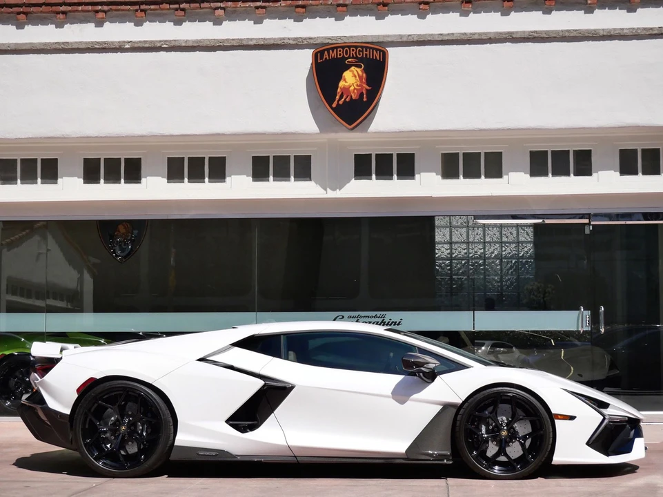 2024 Lamborghini Revuelto - Image 2 of 31