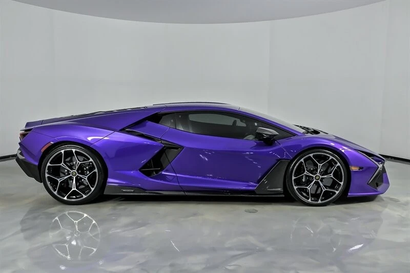 2024 Lamborghini Revuelto - Image 17 of 21