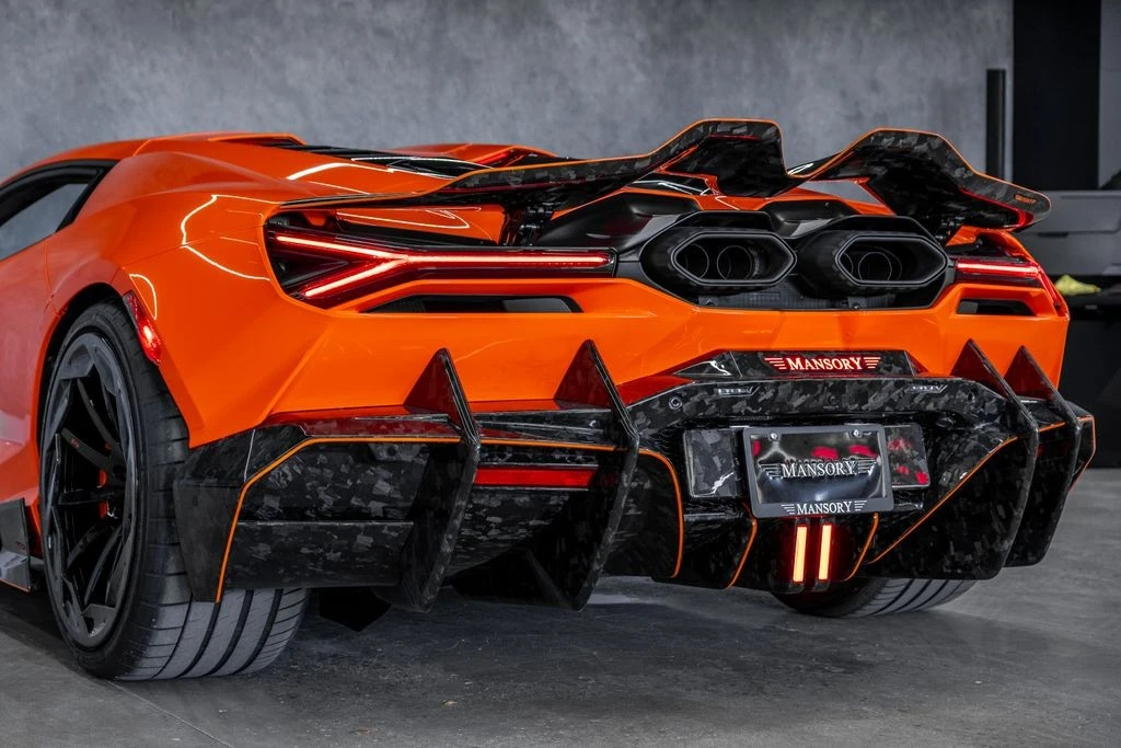 2024 Lamborghini Revuelto - Image 15 of 31