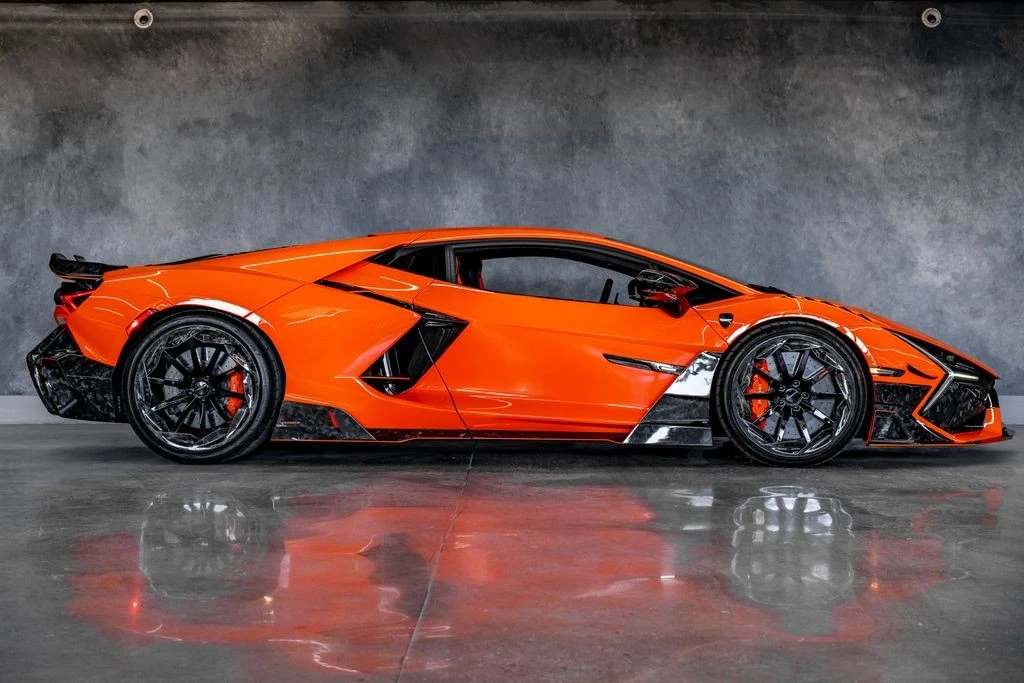 2024 Lamborghini Revuelto - Image 9 of 31