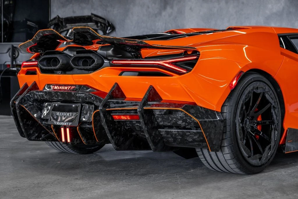 2024 Lamborghini Revuelto - Image 17 of 31