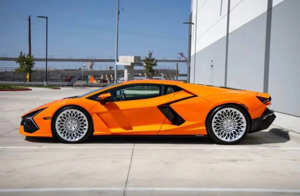 2024 Lamborghini Revuelto - Image 16 of 19