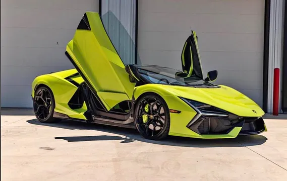 2024 Lamborghini Revuelto