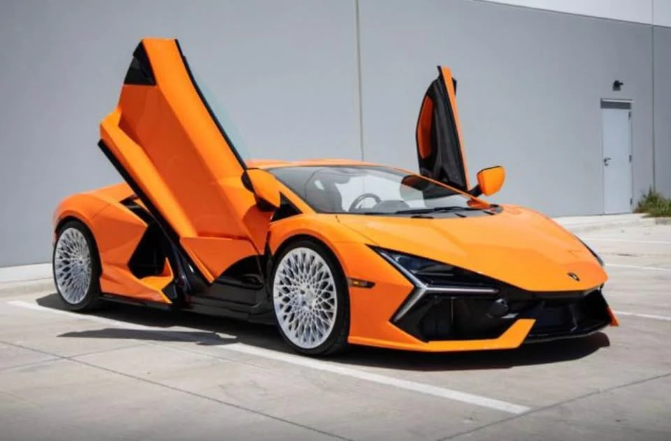2024 Lamborghini Revuelto - Image 9 of 19