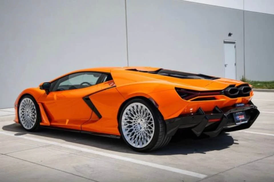 2024 Lamborghini Revuelto - Image 17 of 19