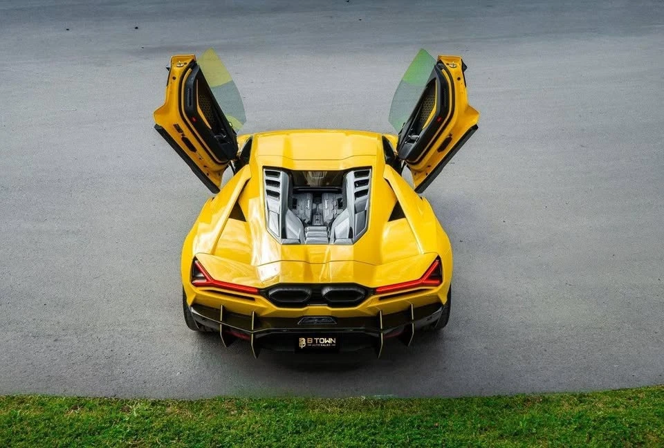 2024 Lamborghini Revuelto - Image 5 of 19