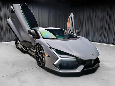 2024 Lamborghini Revuelto