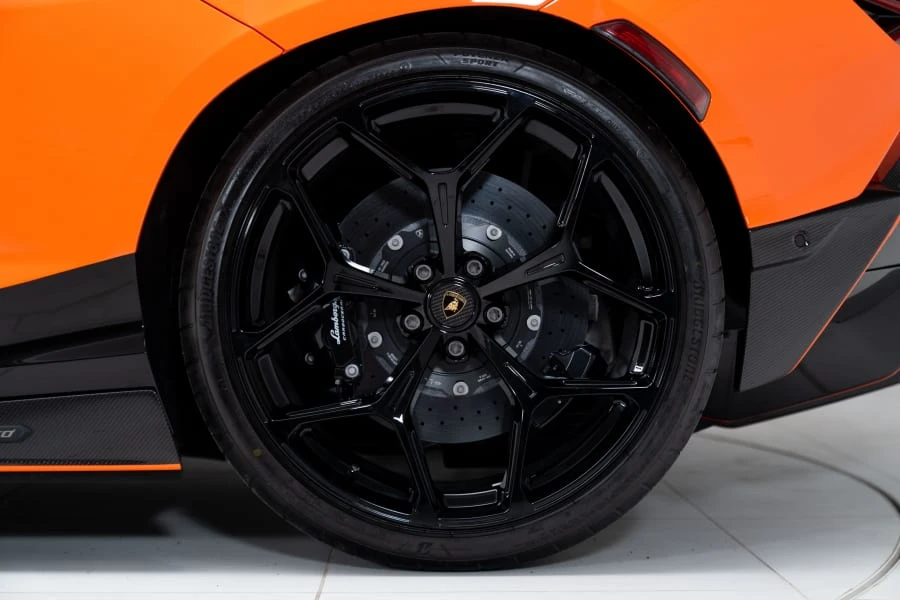 2024 Lamborghini Revuelto - Image 21 of 31