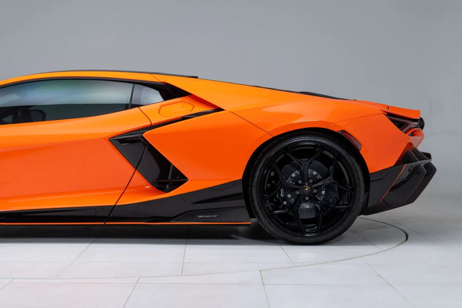 2024 Lamborghini Revuelto - Image 7 of 31