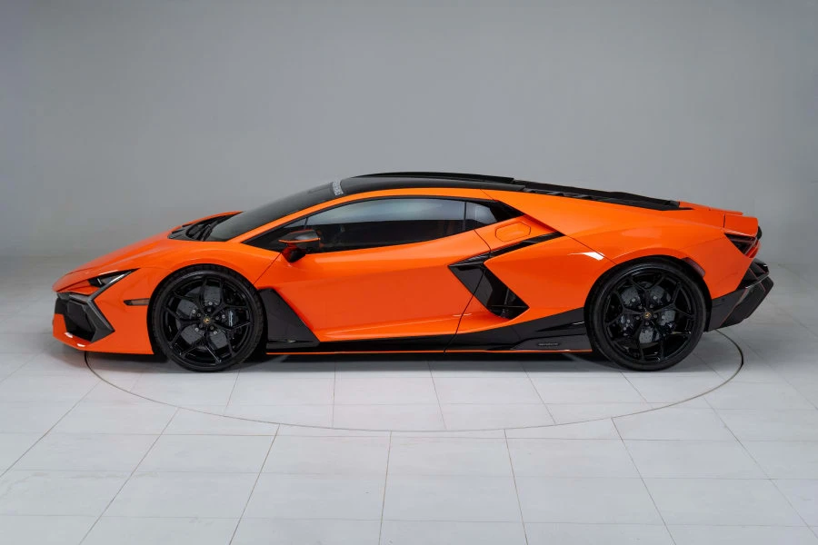 2024 Lamborghini Revuelto - Image 15 of 31