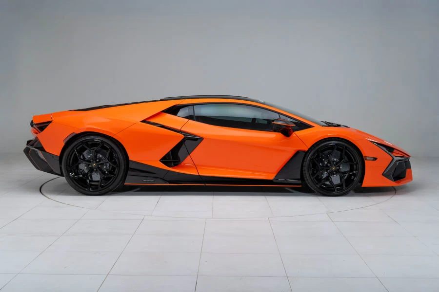 2024 Lamborghini Revuelto - Image 2 of 31