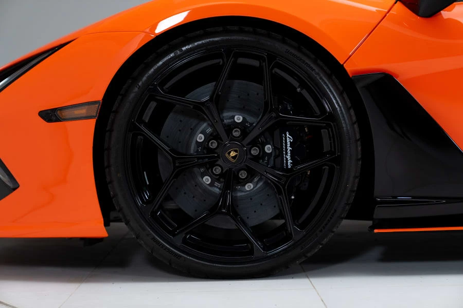 2024 Lamborghini Revuelto - Image 17 of 31