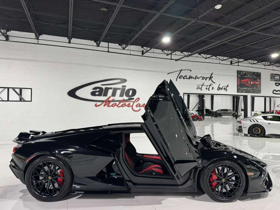 2024 Lamborghini Revuelto - Image 16 of 31