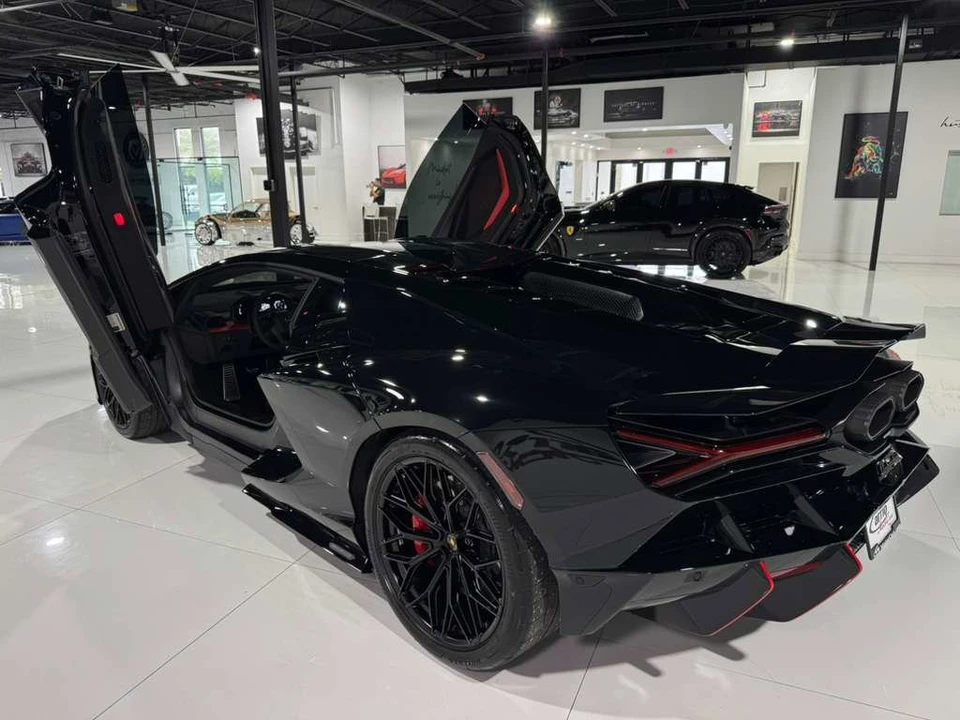 2024 Lamborghini Revuelto - Image 13 of 31