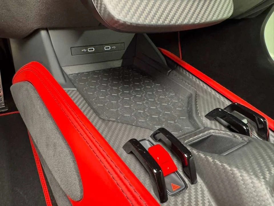 2024 Lamborghini Revuelto - Image 28 of 31