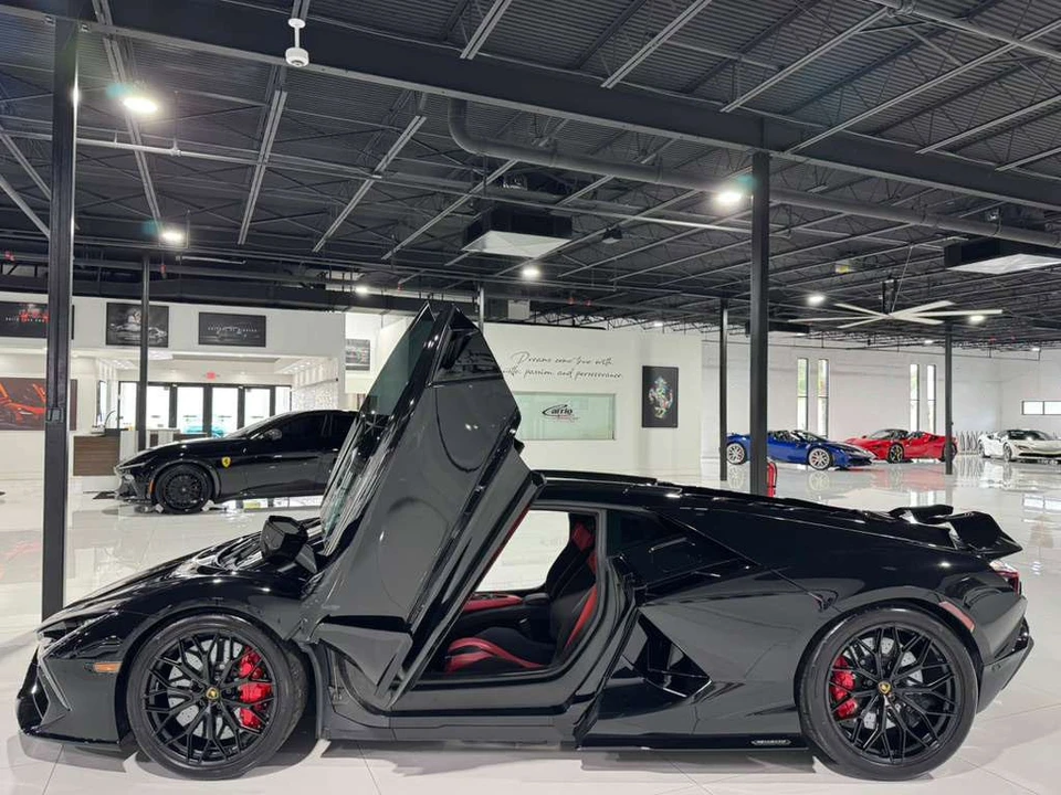 2024 Lamborghini Revuelto - Image 12 of 31