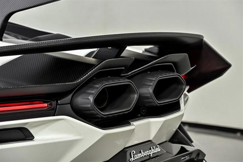 2024 Lamborghini Revuelto - Image 31 of 31