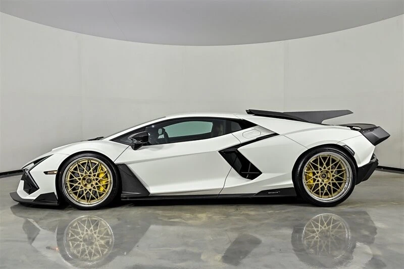 2024 Lamborghini Revuelto - Image 24 of 31