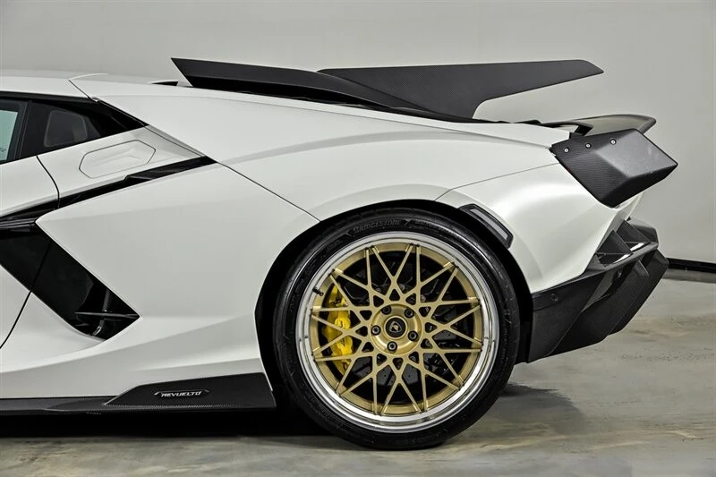 2024 Lamborghini Revuelto - Image 25 of 31