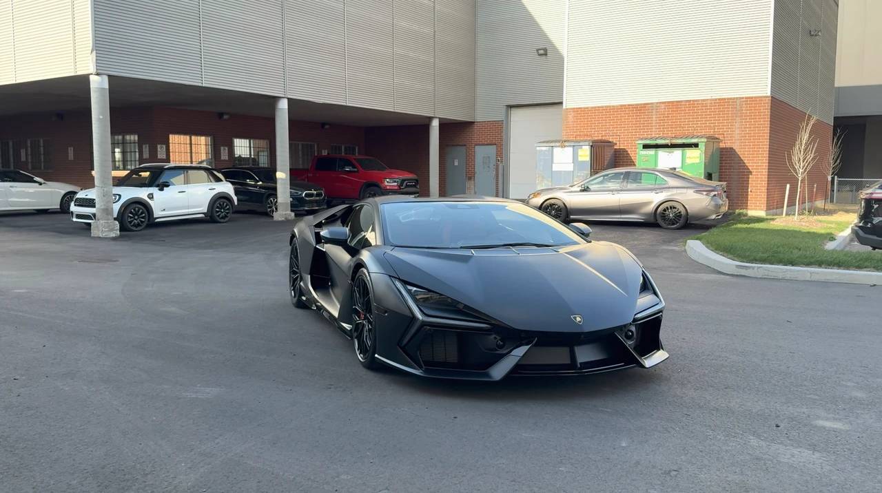 2024 Lamborghini Revuelto - Image 16 of 31