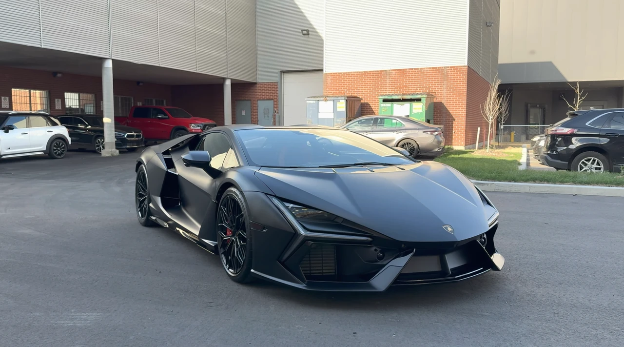 2024 Lamborghini Revuelto - Image 17 of 31