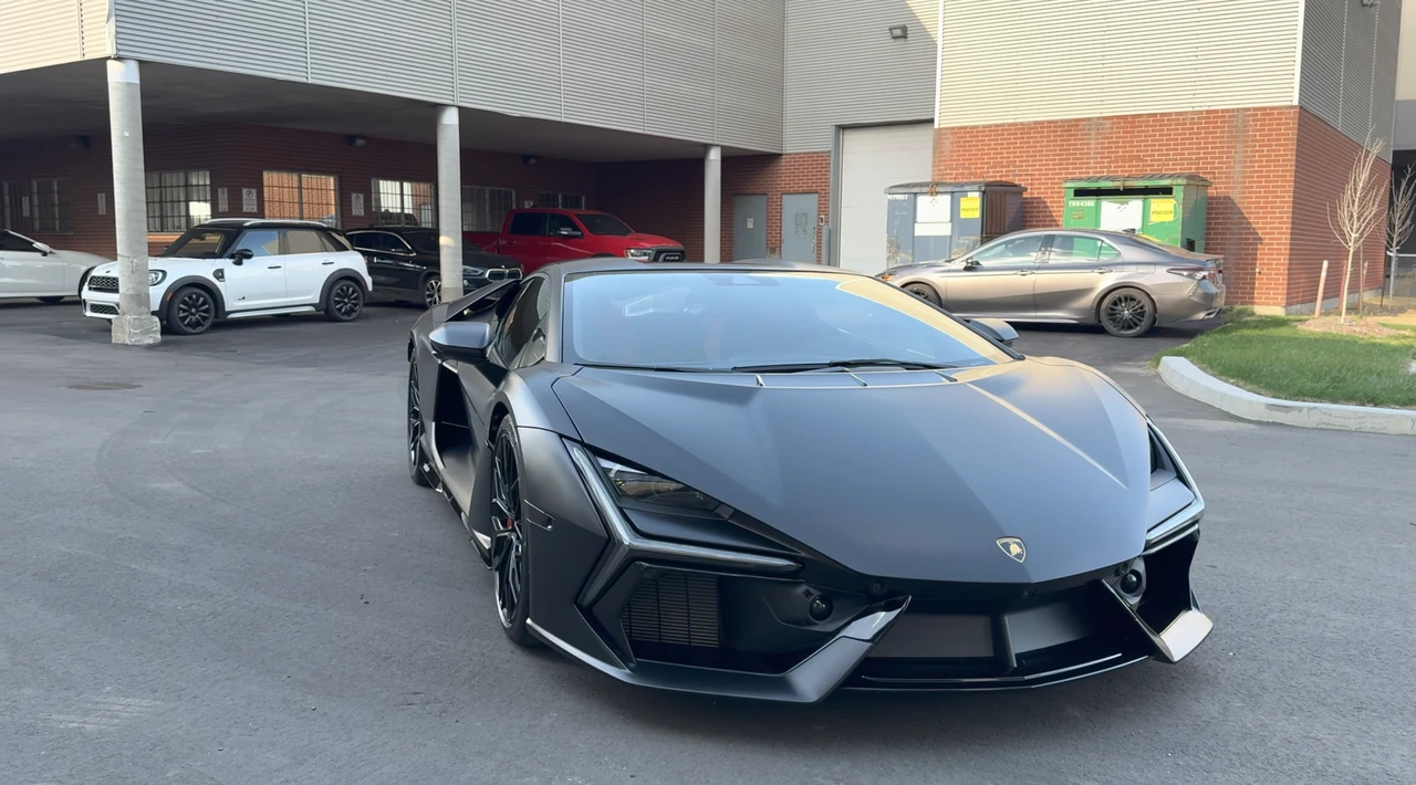 2024 Lamborghini Revuelto - Image 15 of 31