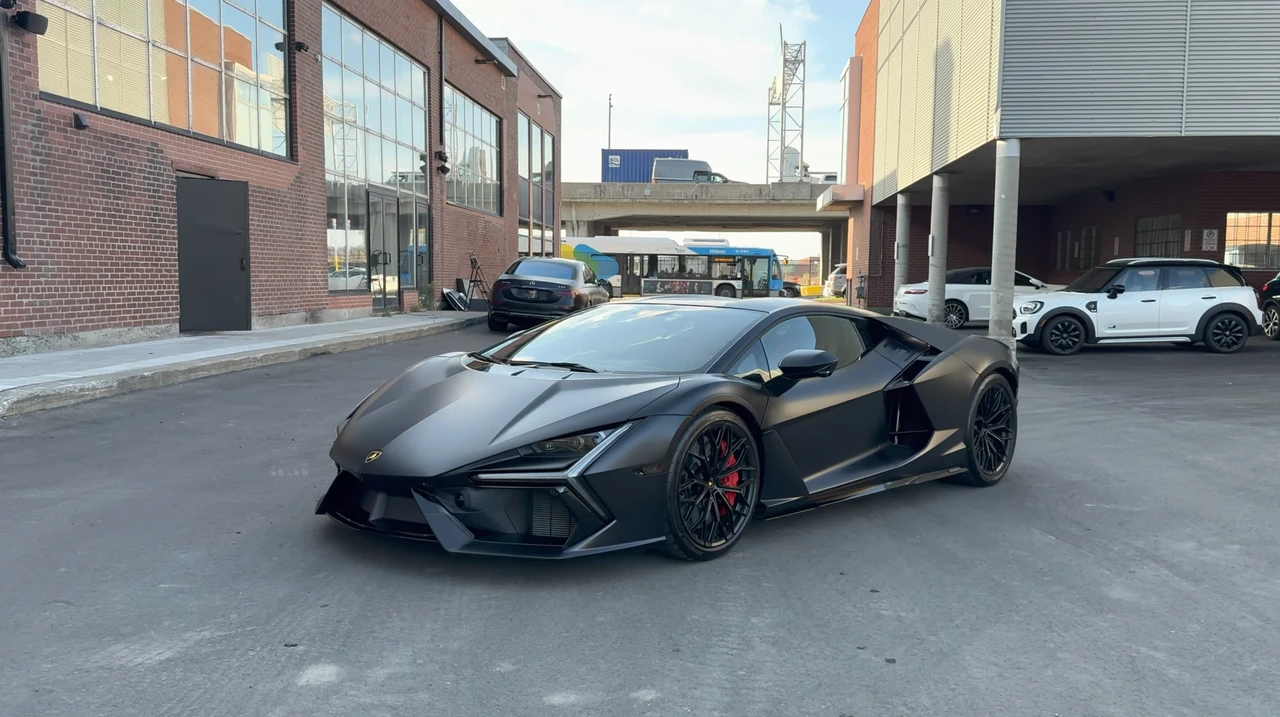 2024 Lamborghini Revuelto - Image 5 of 31