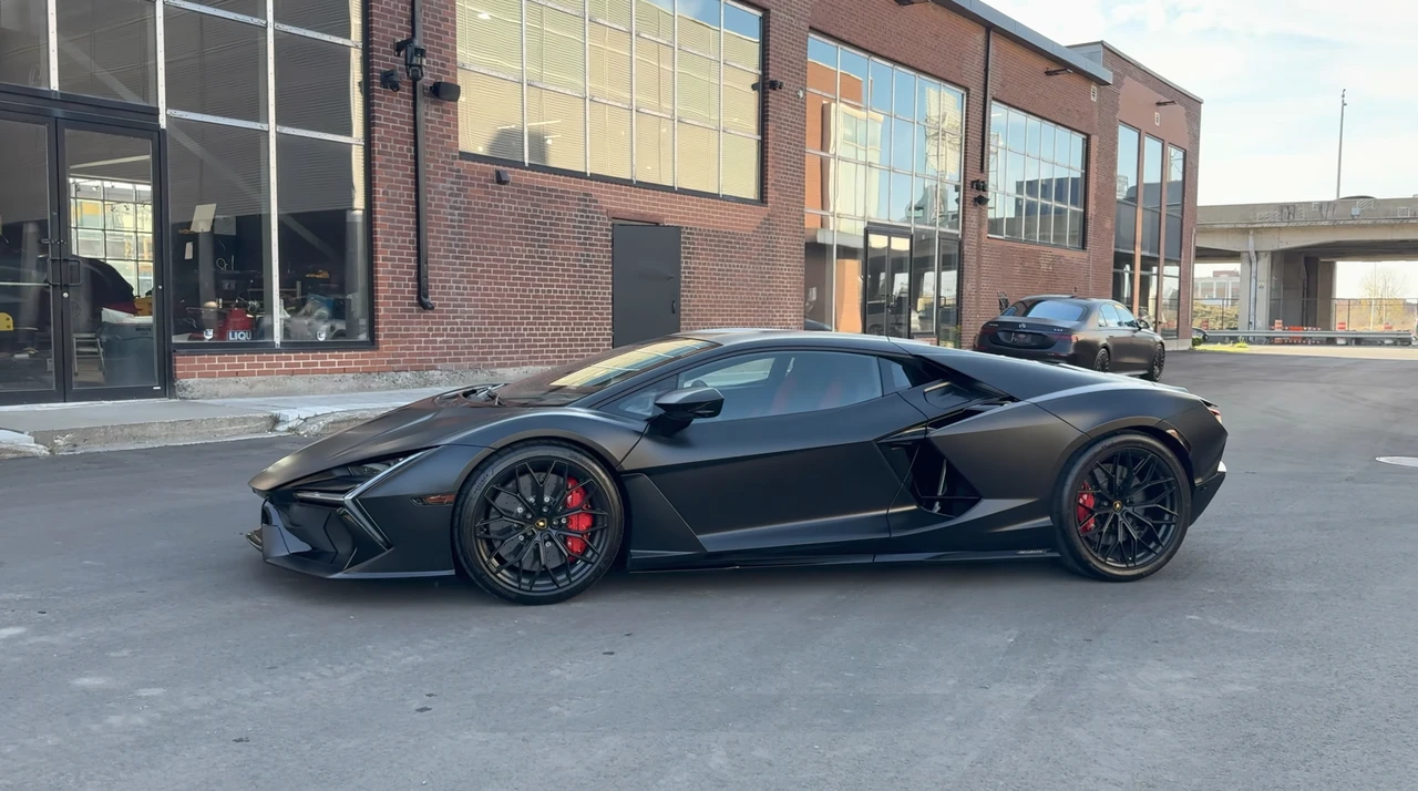 2024 Lamborghini Revuelto - Image 2 of 31