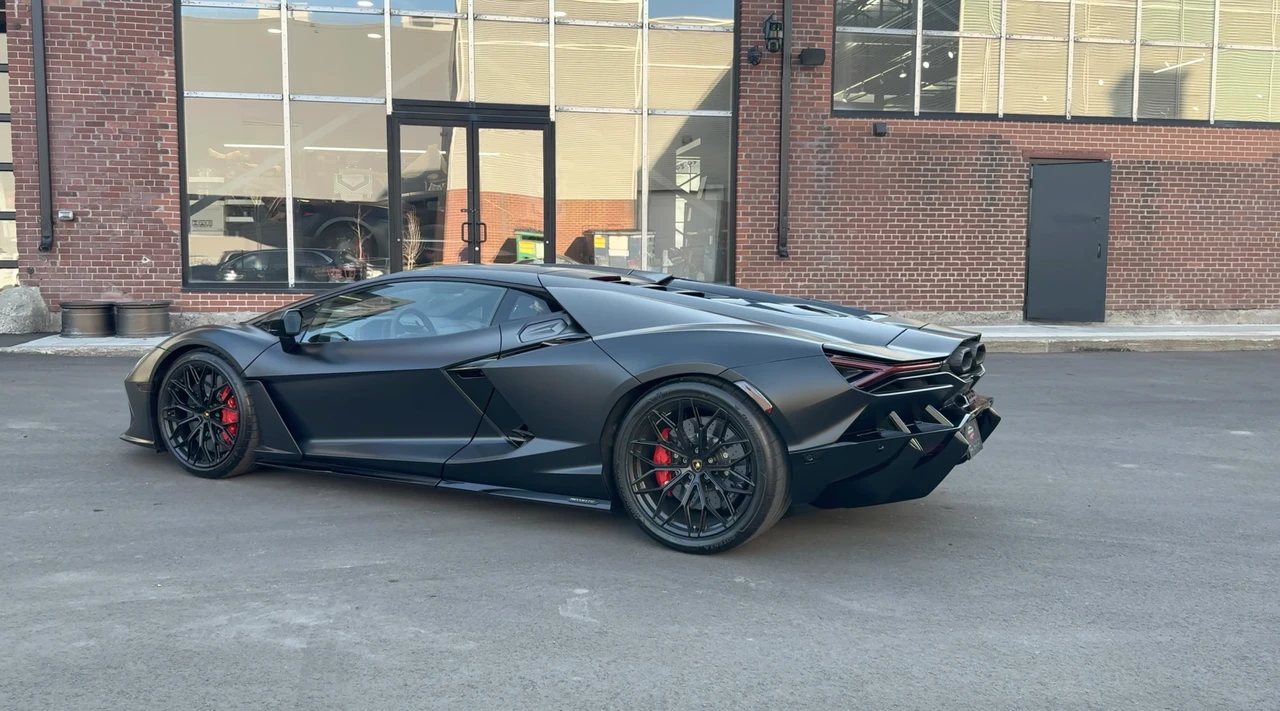 2024 Lamborghini Revuelto - Image 26 of 31