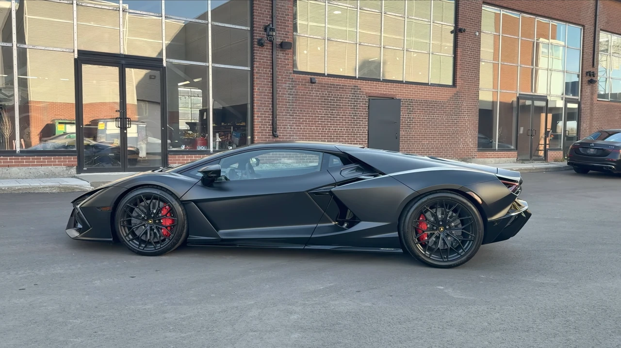 2024 Lamborghini Revuelto - Image 28 of 31