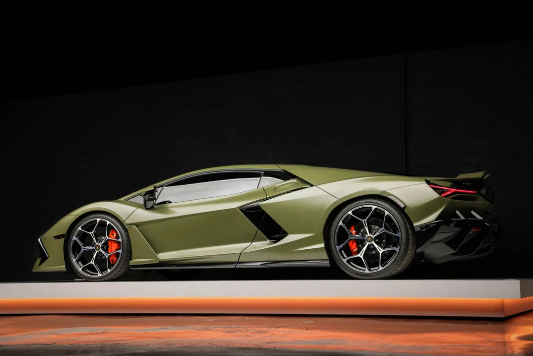 2024 Lamborghini Revuelto - Image 13 of 31