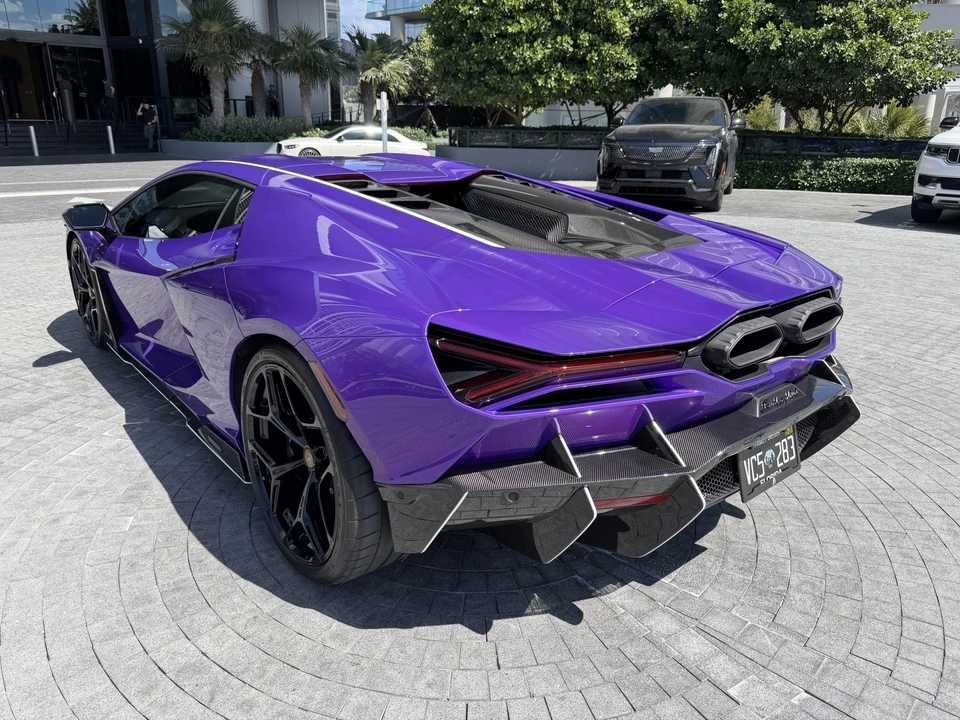 2024 Lamborghini Revuelto - Image 8 of 31