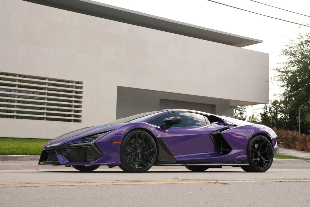 2024 Lamborghini Revuelto - Image 19 of 31