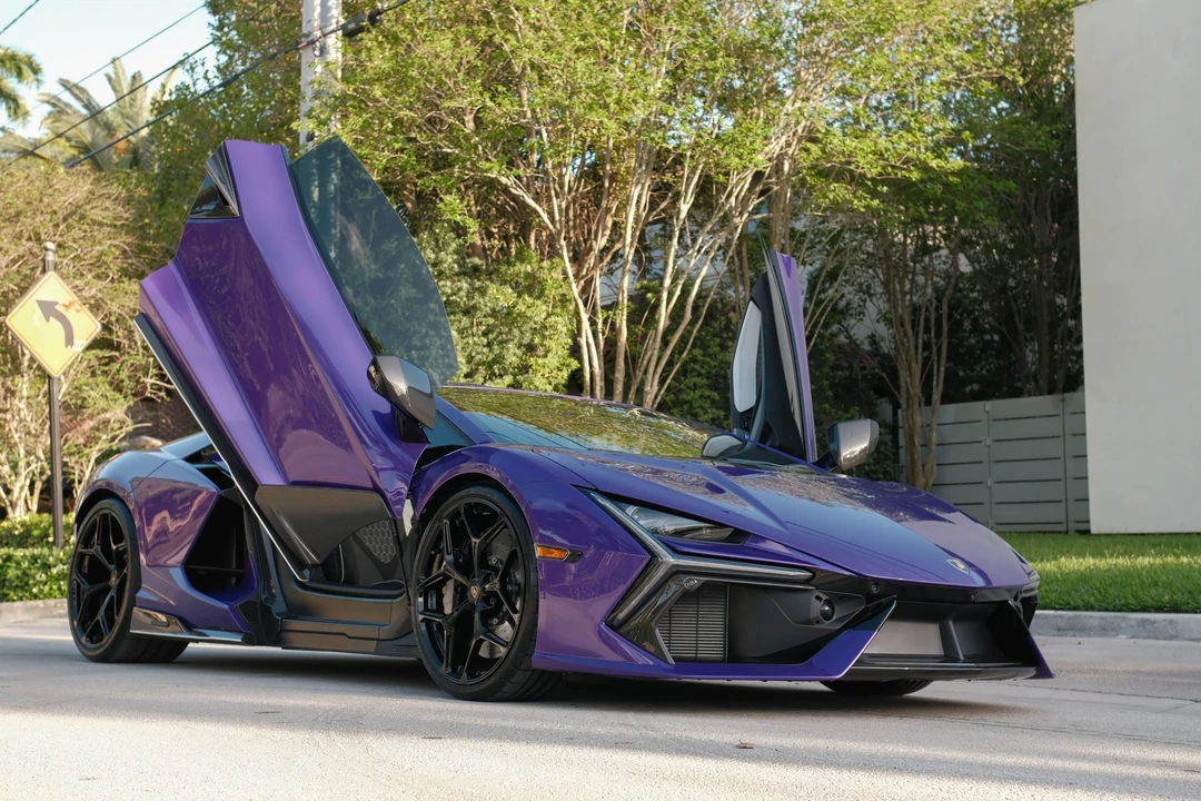 2024 Lamborghini Revuelto - Image 25 of 31