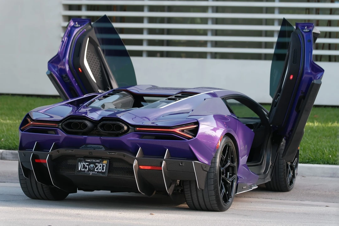 2024 Lamborghini Revuelto - Image 29 of 31