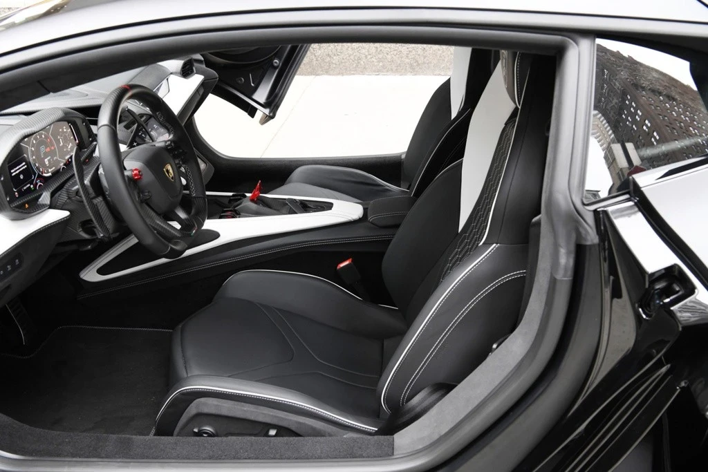 2024 Lamborghini Revuelto - Image 8 of 12