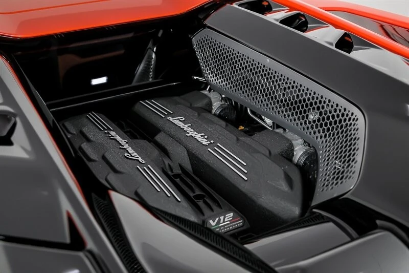 2024 Lamborghini Revuelto - Image 17 of 31