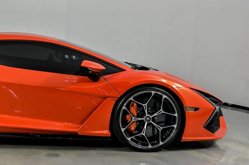 2024 Lamborghini Revuelto - Image 15 of 31
