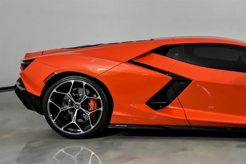 2024 Lamborghini Revuelto - Image 14 of 31