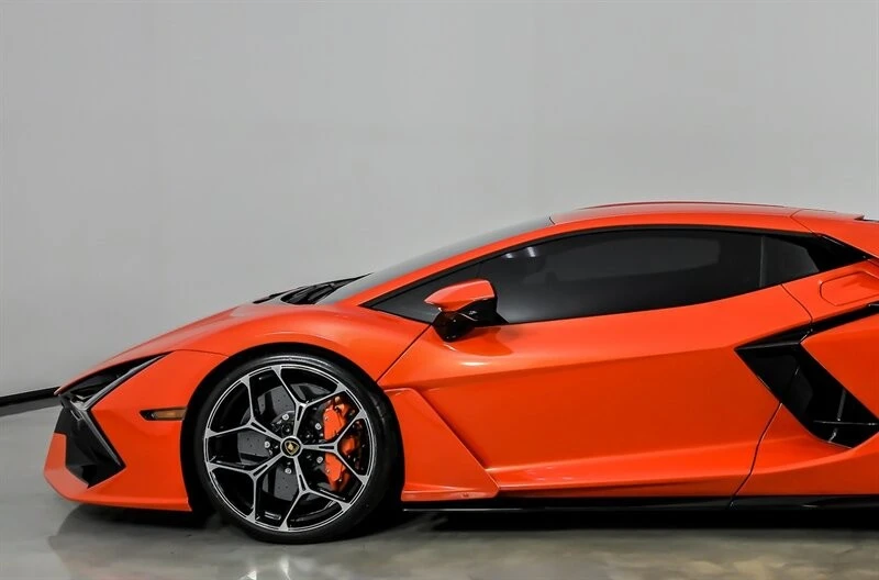 2024 Lamborghini Revuelto - Image 7 of 31