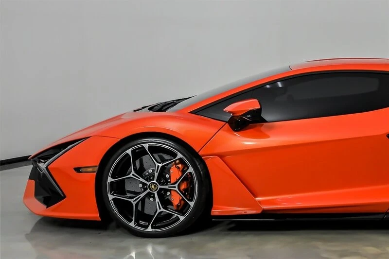 2024 Lamborghini Revuelto - Image 8 of 31