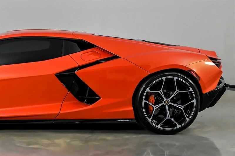 2024 Lamborghini Revuelto - Image 9 of 31