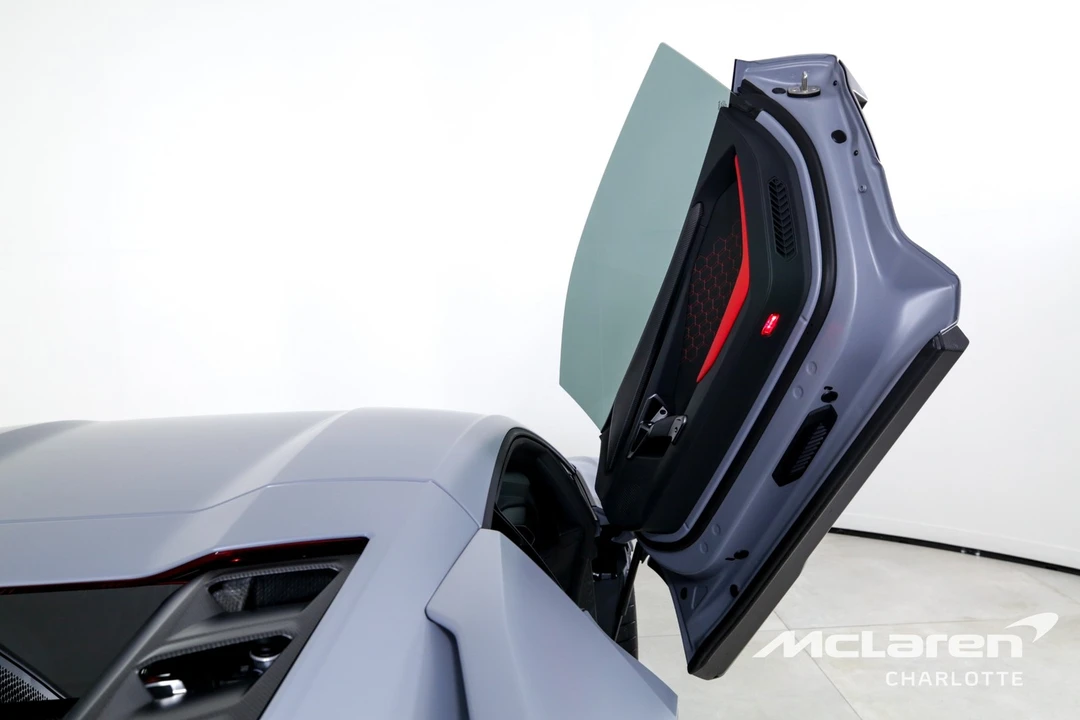 2024 Lamborghini Revuelto - Image 18 of 31