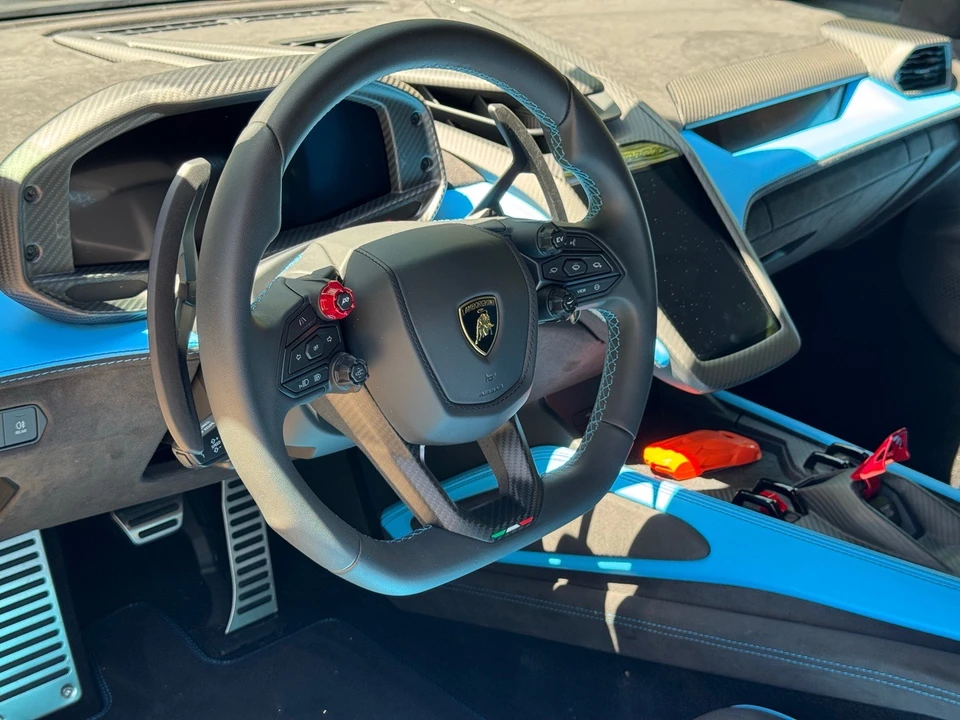 2024 Lamborghini Revuelto - Image 15 of 31