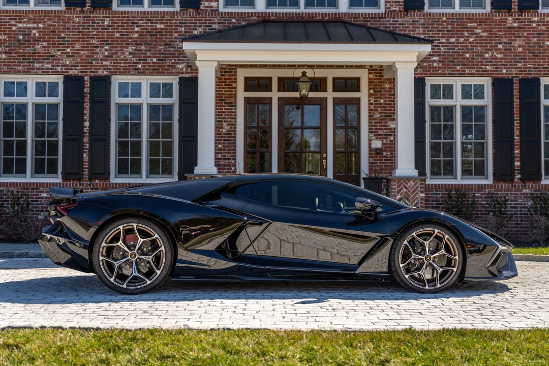 2024 Lamborghini Revuelto - Image 10 of 31