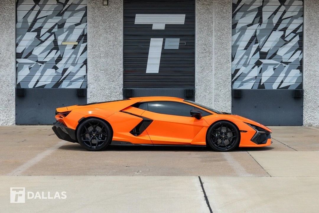 2024 Lamborghini Revuelto - Image 17 of 31