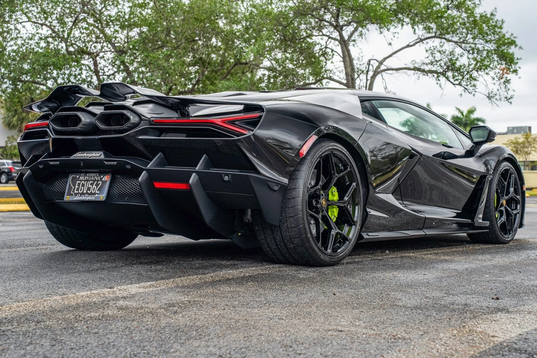2024 Lamborghini Revuelto - Image 5 of 31